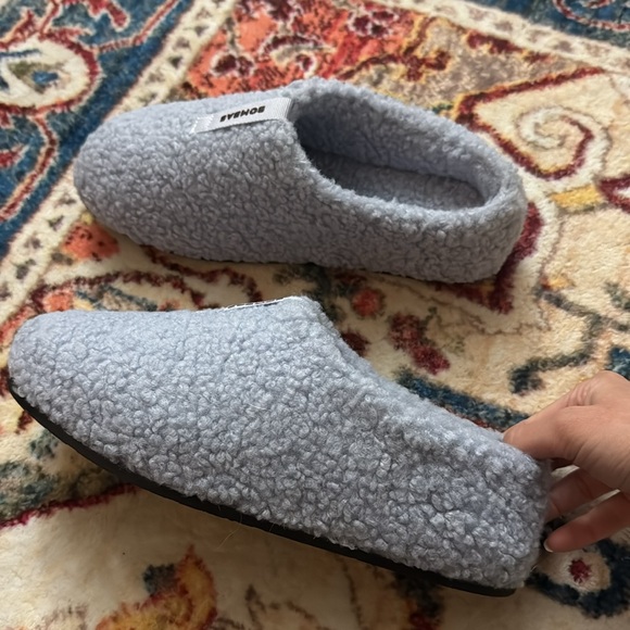NEW Bombas Sunday Slippers, Women’s size 7, baby blue, light blue - Picture 2 of 4